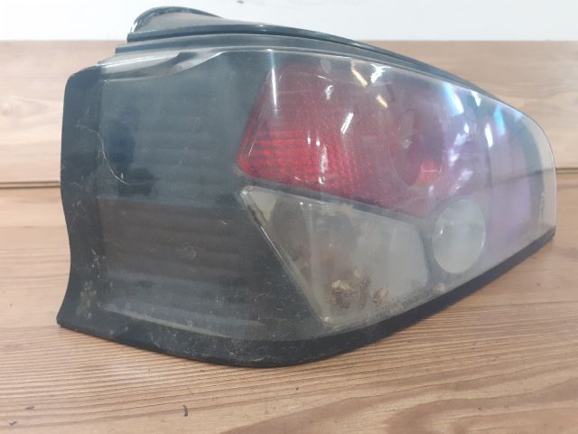 bontott PEUGEOT 106 Bal Hátsó Lámpa