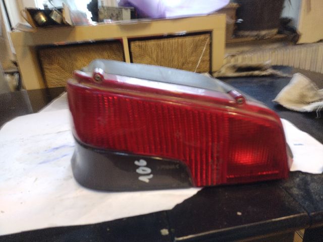 bontott PEUGEOT 106 Bal Hátsó Lámpa