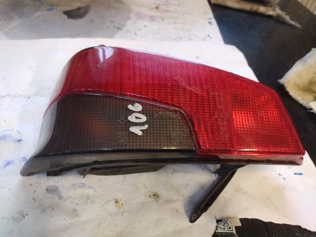 bontott PEUGEOT 106 Bal Hátsó Lámpa