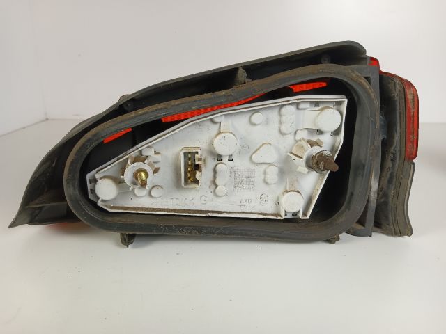 bontott PEUGEOT 106 Bal Hátsó Lámpa