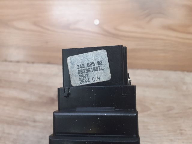 bontott PEUGEOT 106 Bal Kormánykapcsoló Irányjelző