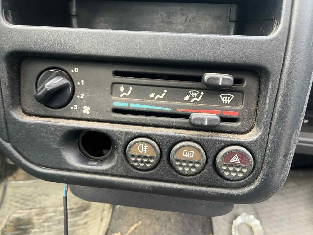 bontott PEUGEOT 106 Bal Szellőző