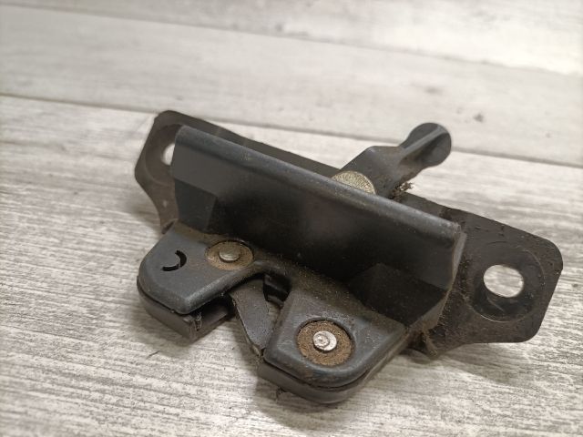 bontott PEUGEOT 106 Csomagtérajtó Zárszerkezet