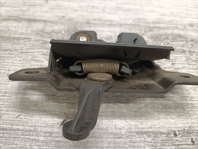 bontott PEUGEOT 106 Csomagtérajtó Zárszerkezet