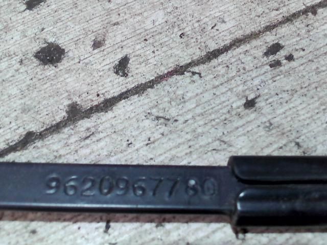 bontott PEUGEOT 106 Hátsó Ablaktörlő Kar