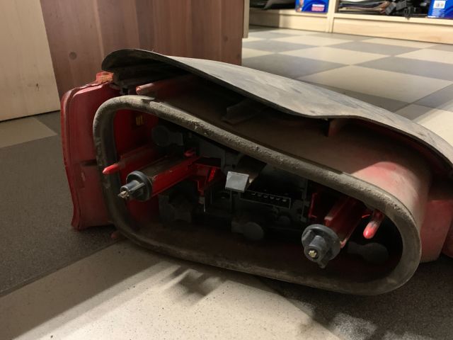 bontott PEUGEOT 106 Hátsó Lámpa Szett