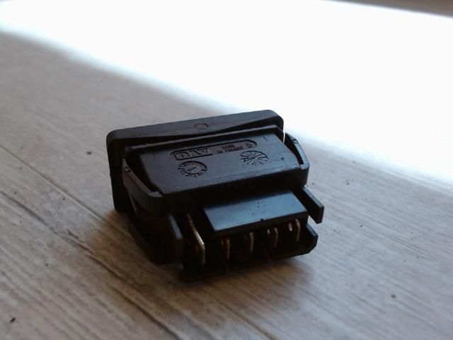 bontott PEUGEOT 106 Jobb első Ablakemelő Kapcsoló