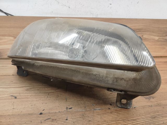 bontott PEUGEOT 106 Jobb Fényszóró