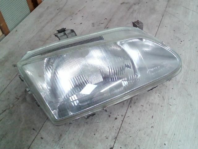 bontott PEUGEOT 106 Jobb Fényszóró
