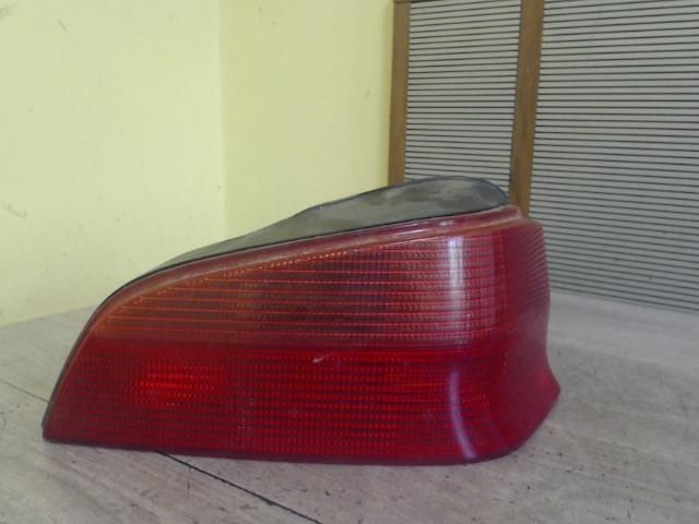 bontott PEUGEOT 106 Jobb Hátsó Lámpa