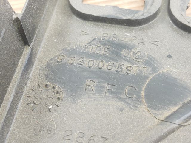 bontott PEUGEOT 106 Középkonzol Keret