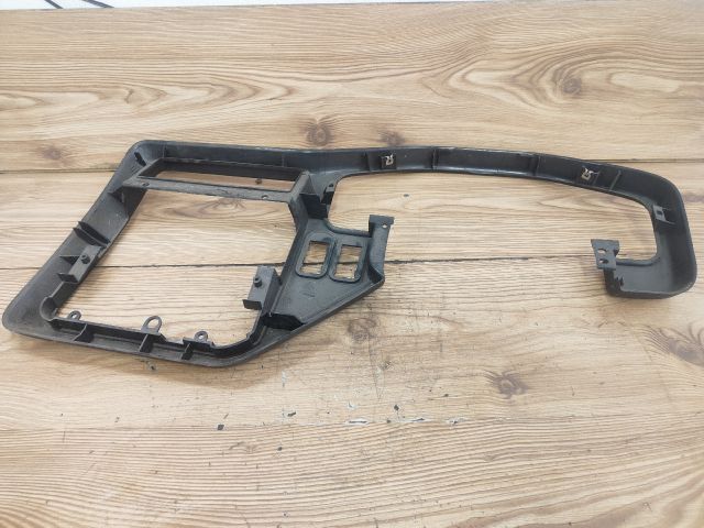 bontott PEUGEOT 106 Középkonzol Keret