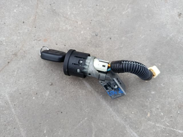 bontott PEUGEOT 107 Gyújtáskapcsoló Házzal