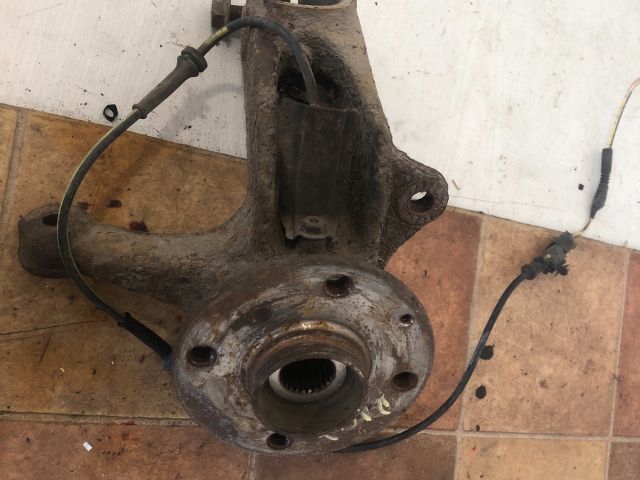 bontott PEUGEOT 107 Jobb első Csonkállvány Kerékaggyal