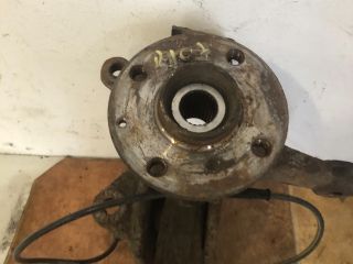 bontott PEUGEOT 107 Jobb első Csonkállvány Kerékaggyal