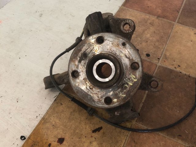 bontott PEUGEOT 107 Jobb első Csonkállvány Kerékaggyal