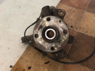 bontott PEUGEOT 107 Jobb első Csonkállvány Kerékaggyal