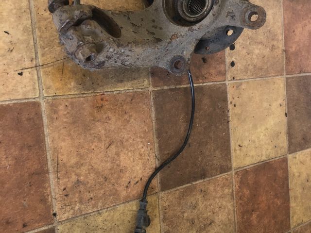 bontott PEUGEOT 107 Jobb első Csonkállvány Kerékaggyal