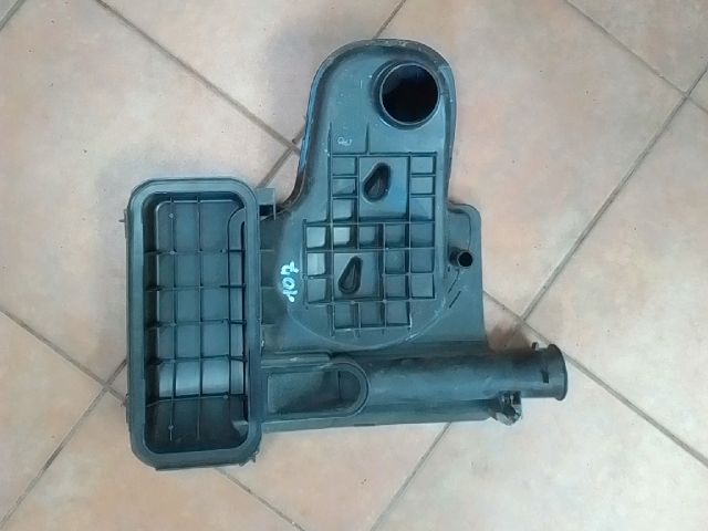 bontott PEUGEOT 107 Légszűrő Ház