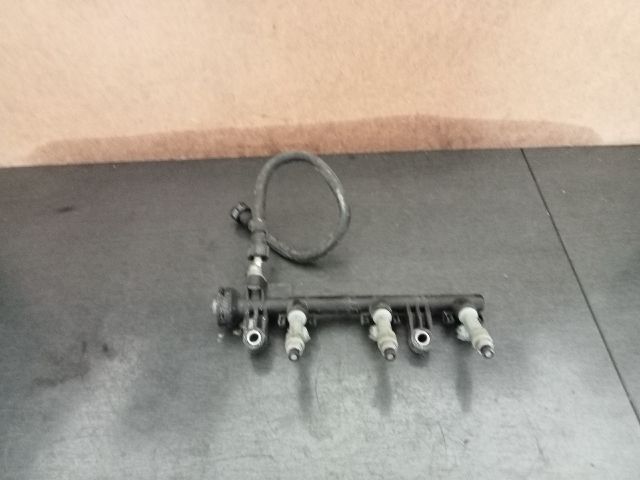 bontott PEUGEOT 107 Porlasztó Sor / Híd