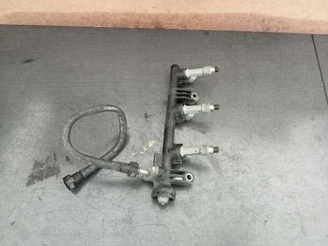 bontott PEUGEOT 107 Porlasztó Sor / Híd