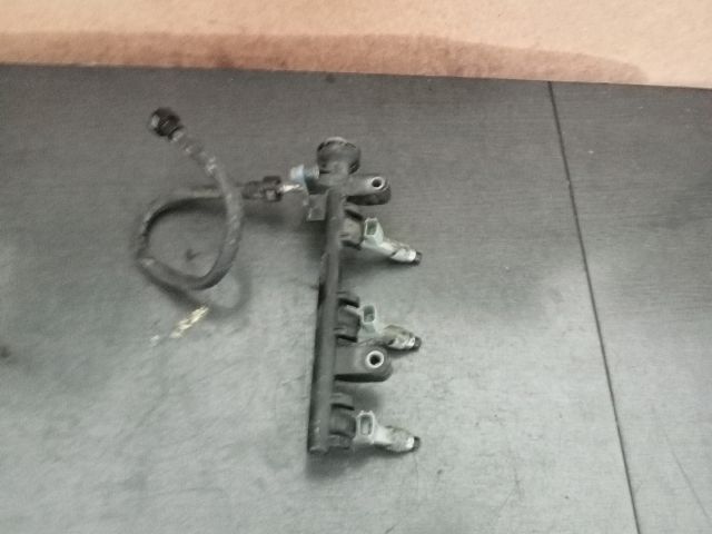 bontott PEUGEOT 107 Porlasztó Sor / Híd