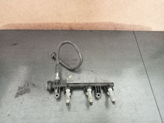 bontott PEUGEOT 107 Porlasztó Sor / Híd