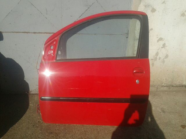 bontott PEUGEOT 107 Bal első Ajtó (Részeivel)