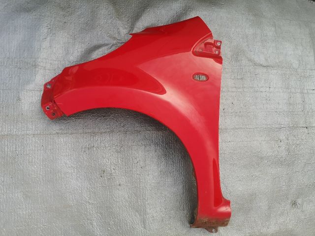 bontott PEUGEOT 107 Bal első Sárvédő