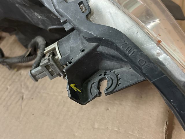 bontott PEUGEOT 107 Bal Fényszóró