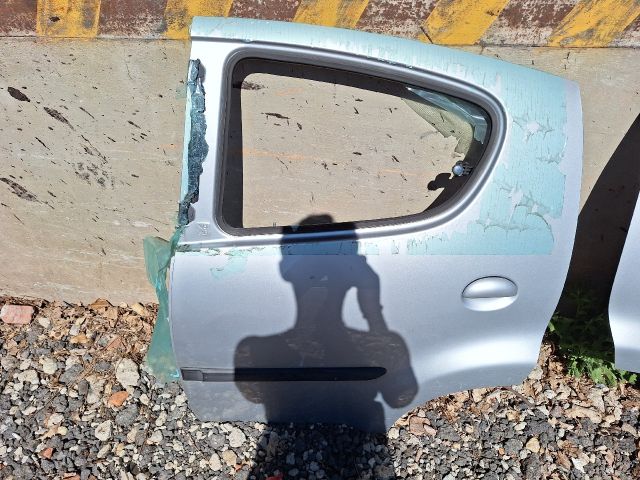 bontott PEUGEOT 107 Bal hátsó Ajtó (Részeivel)