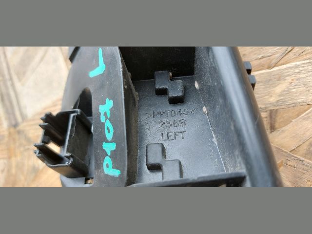 bontott PEUGEOT 107 Bal Hátsó Lámpa Foglalat