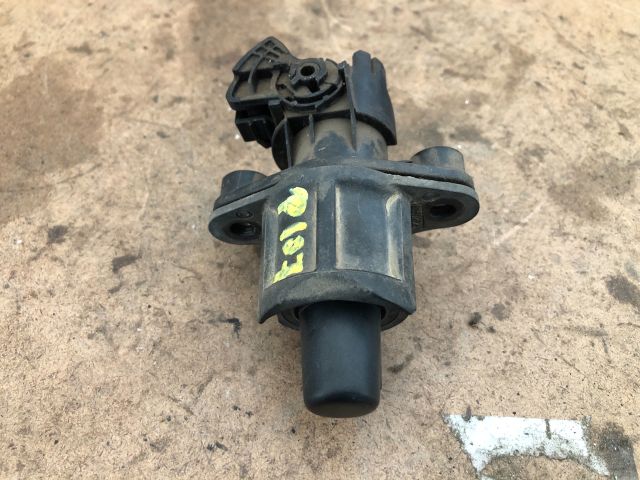 bontott PEUGEOT 107 Csomagtér Nyitó Kar / Gomb