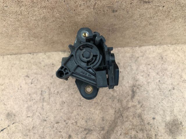 bontott PEUGEOT 107 Csomagtér Nyitó Kar / Gomb