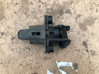 bontott PEUGEOT 107 Csomagtér Nyitó Kar / Gomb