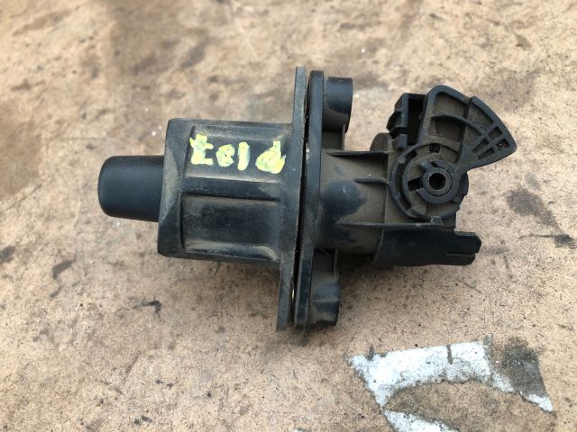 bontott PEUGEOT 107 Csomagtér Nyitó Kar / Gomb