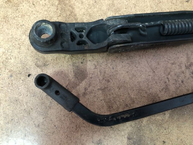 bontott PEUGEOT 107 Első Ablaktörlő Kar