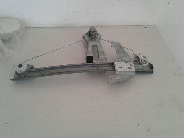 bontott PEUGEOT 107 Jobb első Ablakemelő Szerkezet (Mechanikus)