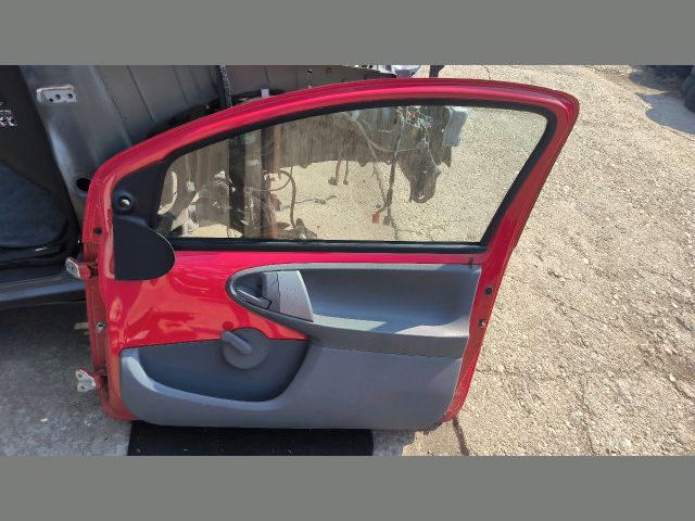 bontott PEUGEOT 107 Jobb első Ajtó (Részeivel)