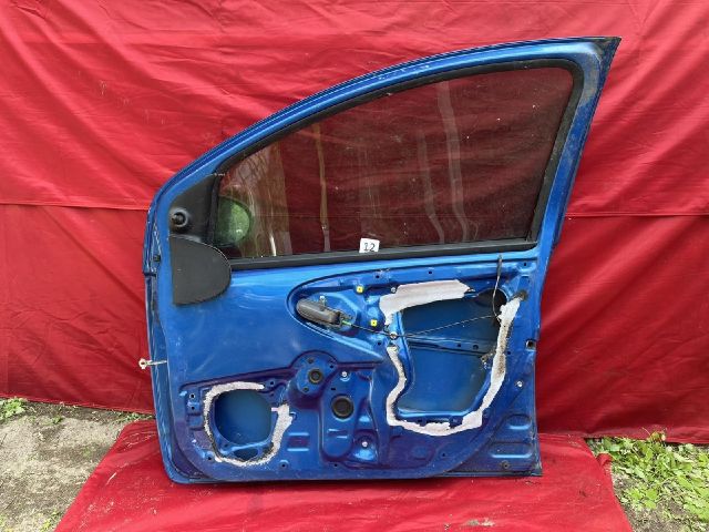 bontott PEUGEOT 107 Jobb első Ajtó (Részeivel)