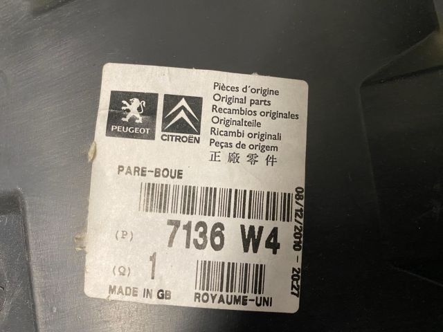 bontott PEUGEOT 107 Jobb első Dobbetét (Kerékjárati, Műanyag)