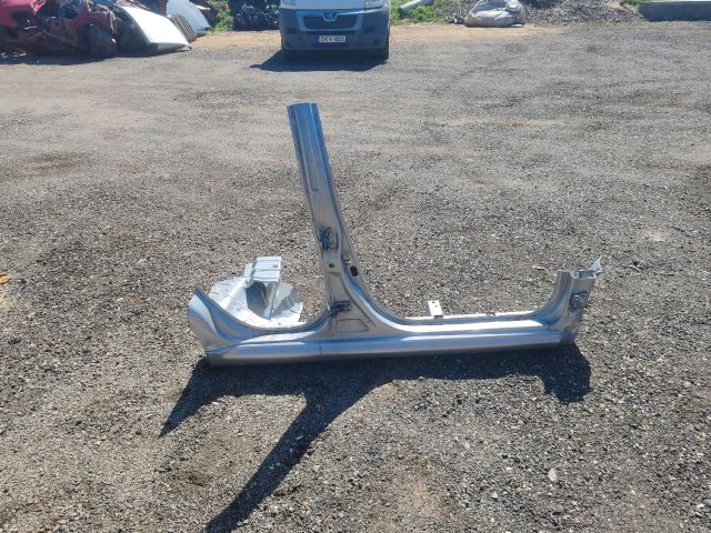 bontott PEUGEOT 107 Jobb Küszöb