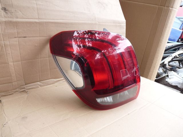 bontott PEUGEOT 108 Bal Hátsó Lámpa