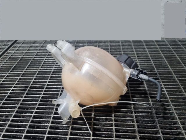 bontott PEUGEOT 2008 Kiegyenlítő Tartály