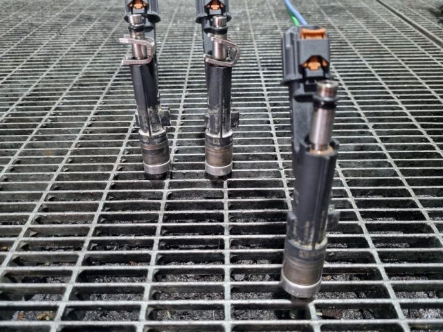 bontott PEUGEOT 2008 Porlasztó (1 db)