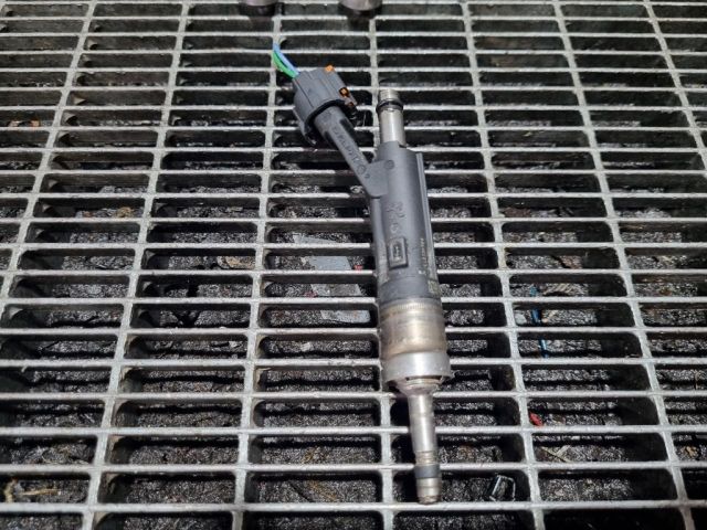 bontott PEUGEOT 2008 Porlasztó (1 db)