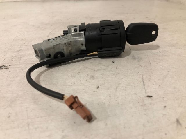 bontott PEUGEOT 2008 Gyújtáskapcsoló