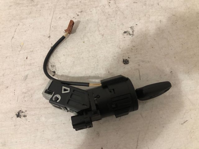 bontott PEUGEOT 2008 Gyújtáskapcsoló
