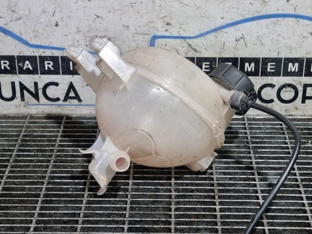 bontott PEUGEOT 2008 Kiegyenlítő Tartály