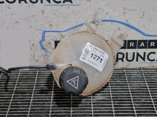 bontott PEUGEOT 2008 Kiegyenlítő Tartály